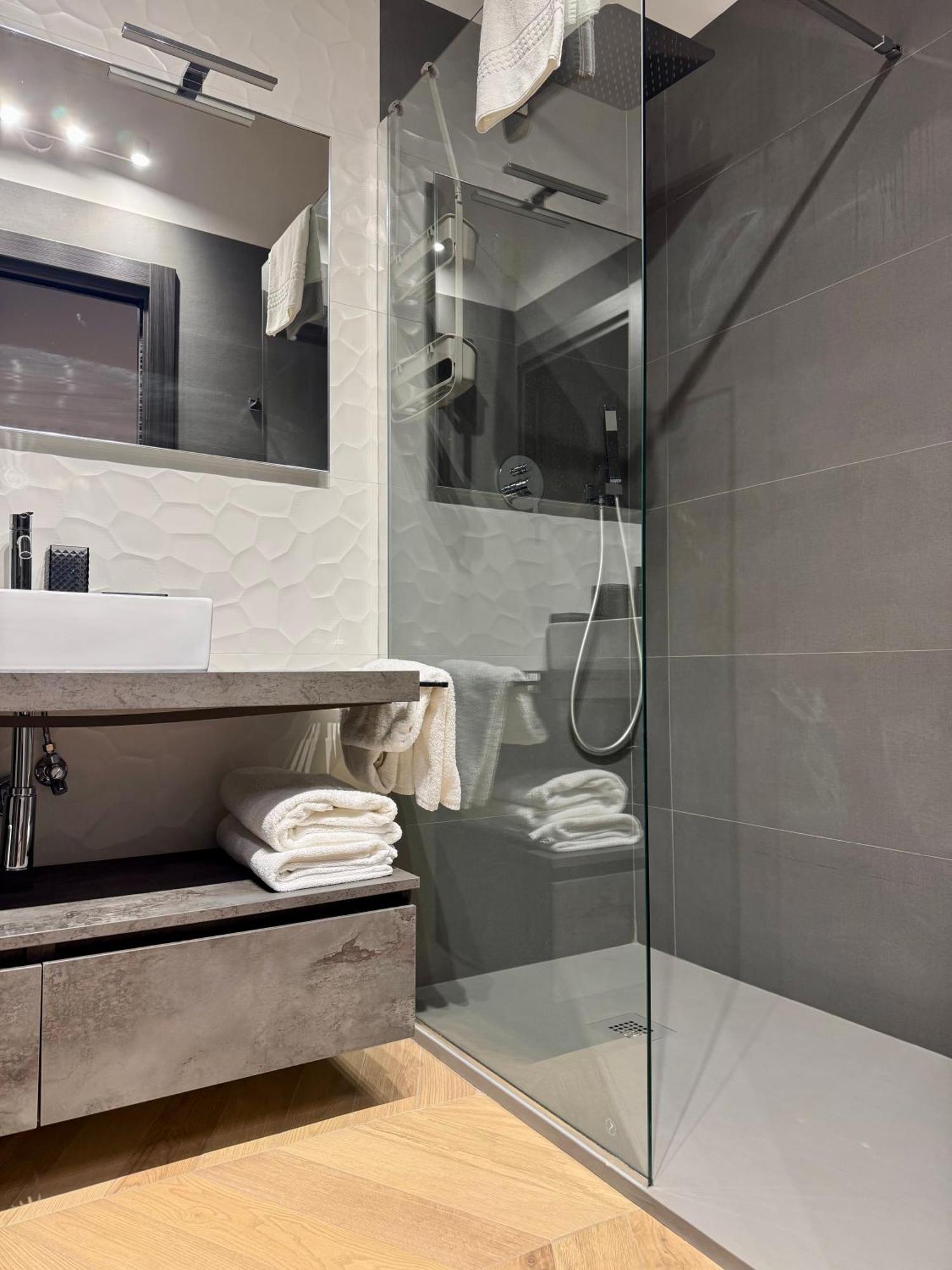 Sky Luxury Rooms Nettuno Esterno foto